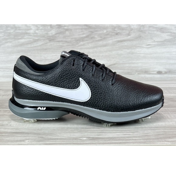 nike zoom victory 3 size 10.5